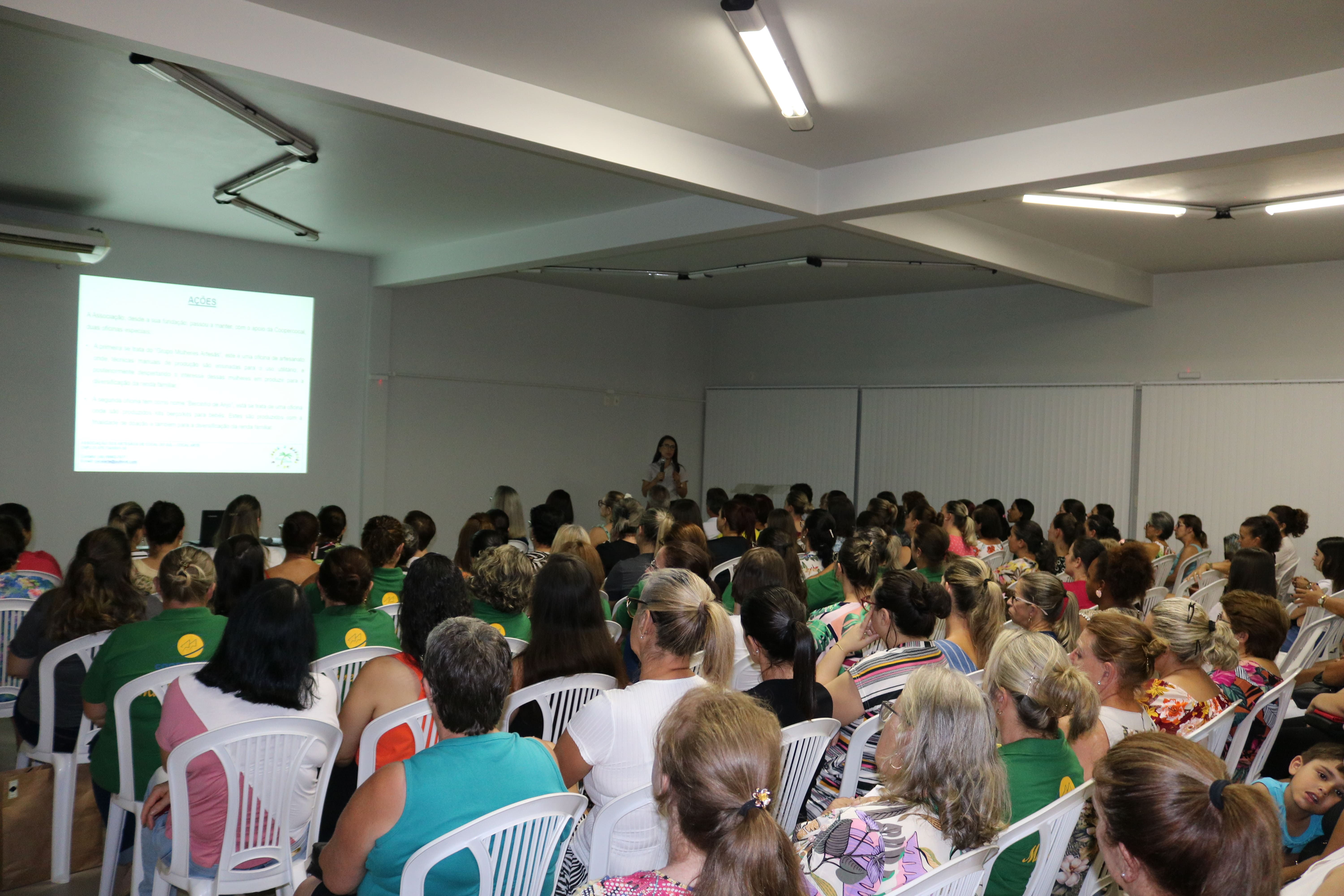 Mulheres Artes S Da Coopercocal Turma Iniciam Atividades R Dio