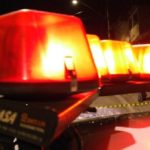 Mulher é detida pela PM após invadir residência e agredir morador durante encontro de família, em Cocal do Sul