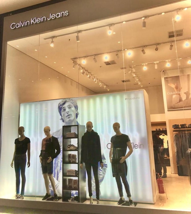 Tommy Hilfiger e Calvin Klein abrem loja conjunta no Nações Shopping -  Rádio Fundação Marconi - FM 99.9 MHZ