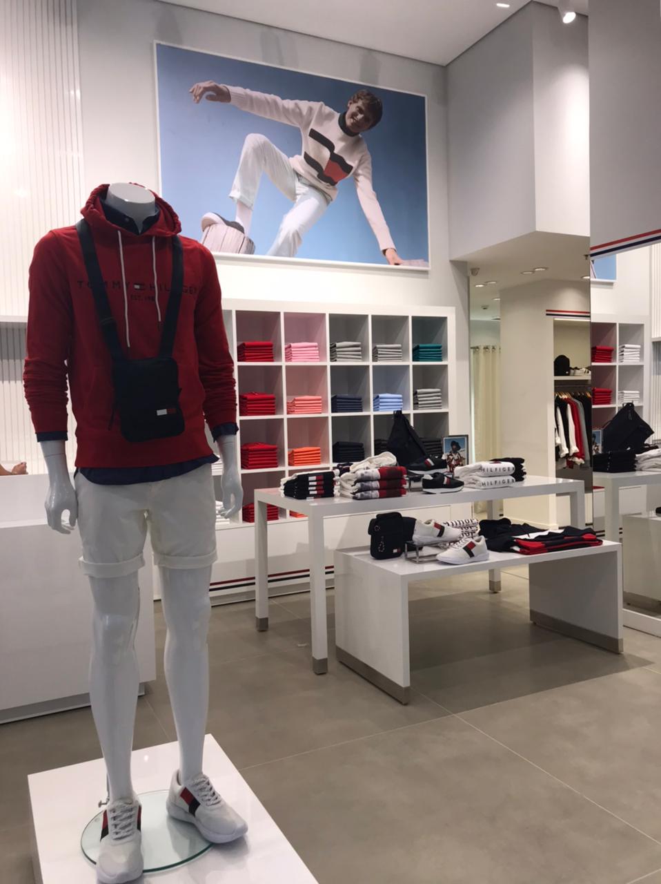 Tommy Hilfiger e Calvin Klein abrem loja conjunta no Nações Shopping -  Rádio Fundação Marconi - FM 99.9 MHZ
