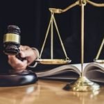 Mãe que facilitava abusos sexuais contra filhas e a enteada e dois homens que as estupravam são condenados em Criciúma