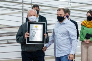 Entrega placa de homenagem ao ex presidente Italo Rafael Zaccaron