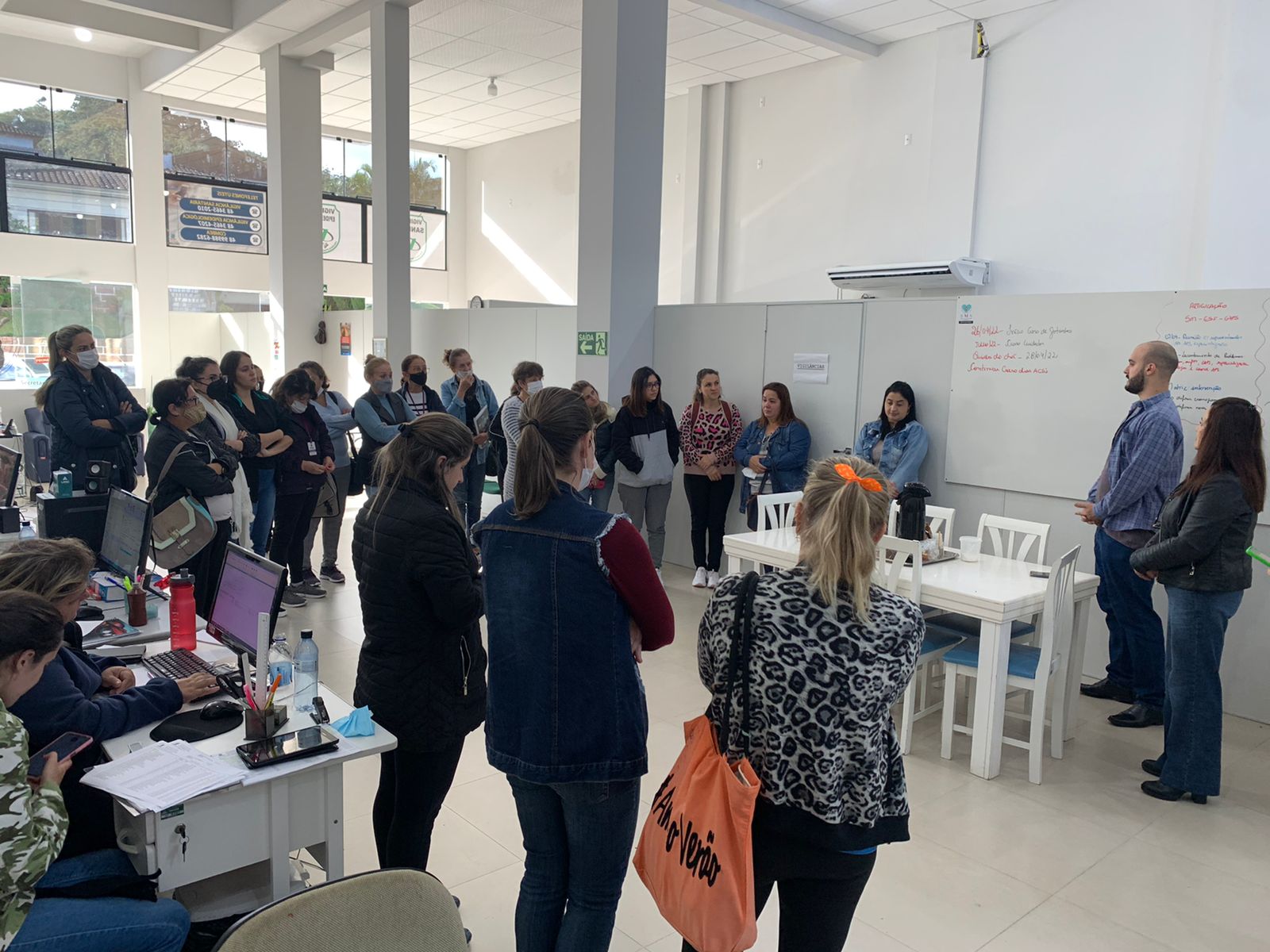 Reuniao com agentes para definir estrategias de acao para a campanha