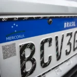 Comissão aprova proposta de recolocação de município e estado nas placas dos carros