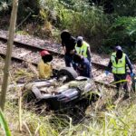 Carro capota após sair da pista na rodovia Genésio Mazon, em Urussanga
