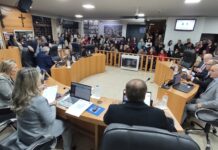 Câmara de Vereadores de Urussanga realiza sessão para entrega de moções