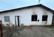 Incêndio atinge casa abandonada em Morro da Fumaça