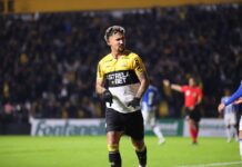 Criciúma resolve situação do meia Jhonata Robert
