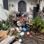 Prefeitura de Criciúma realiza intervenção em casa com grande acúmulo de resíduos na região central