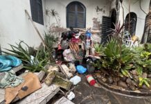 Prefeitura de Criciúma realiza intervenção em casa com grande acúmulo de resíduos na região central