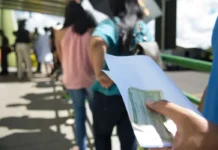 Eleições 2026: camiseta, adesivo, bandeira: o que pode usar para votar