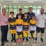 Atletas de Urussanga recebem novos uniformes do Projeto Tigrinhos