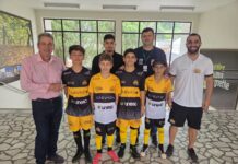 Atletas de Urussanga recebem novos uniformes do Projeto Tigrinhos
