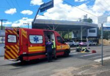 Idosa é atropelada por motociclista no Centro de Urussanga