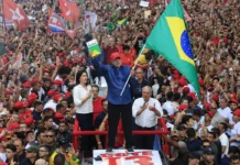 Lula é reeleito presidente do Brasil em virada histórica